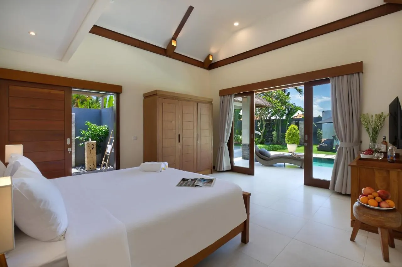 Big Private 11 Bed, 12,5 Bath, Rosefield Villa With Pool, Close To The Beach Canggu  Canggu (Bali)