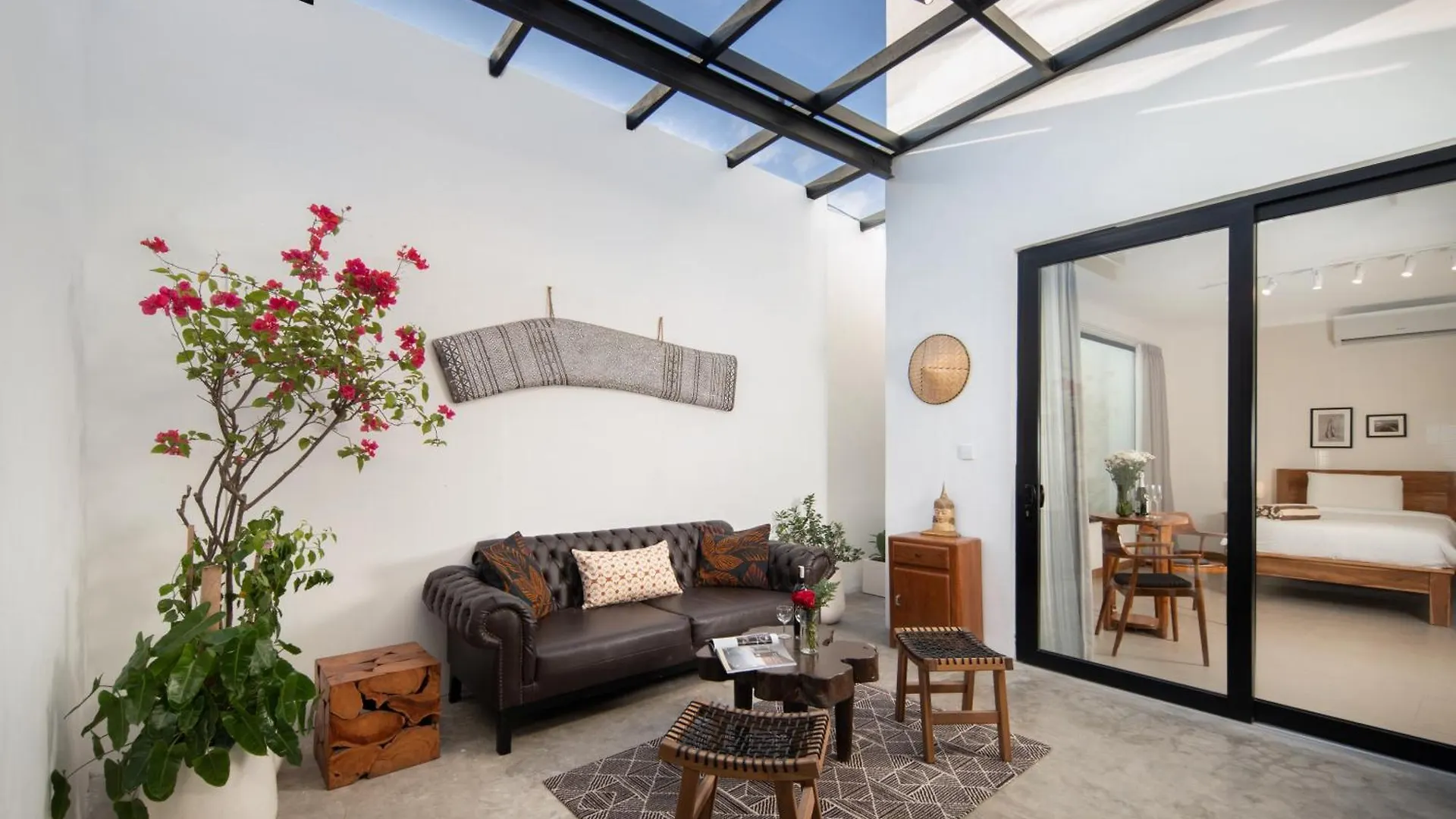 Big Private 11 Bed, 12,5 Bath, Rosefield Villa With Pool, Close To The Beach Canggu  Canggu (Bali)