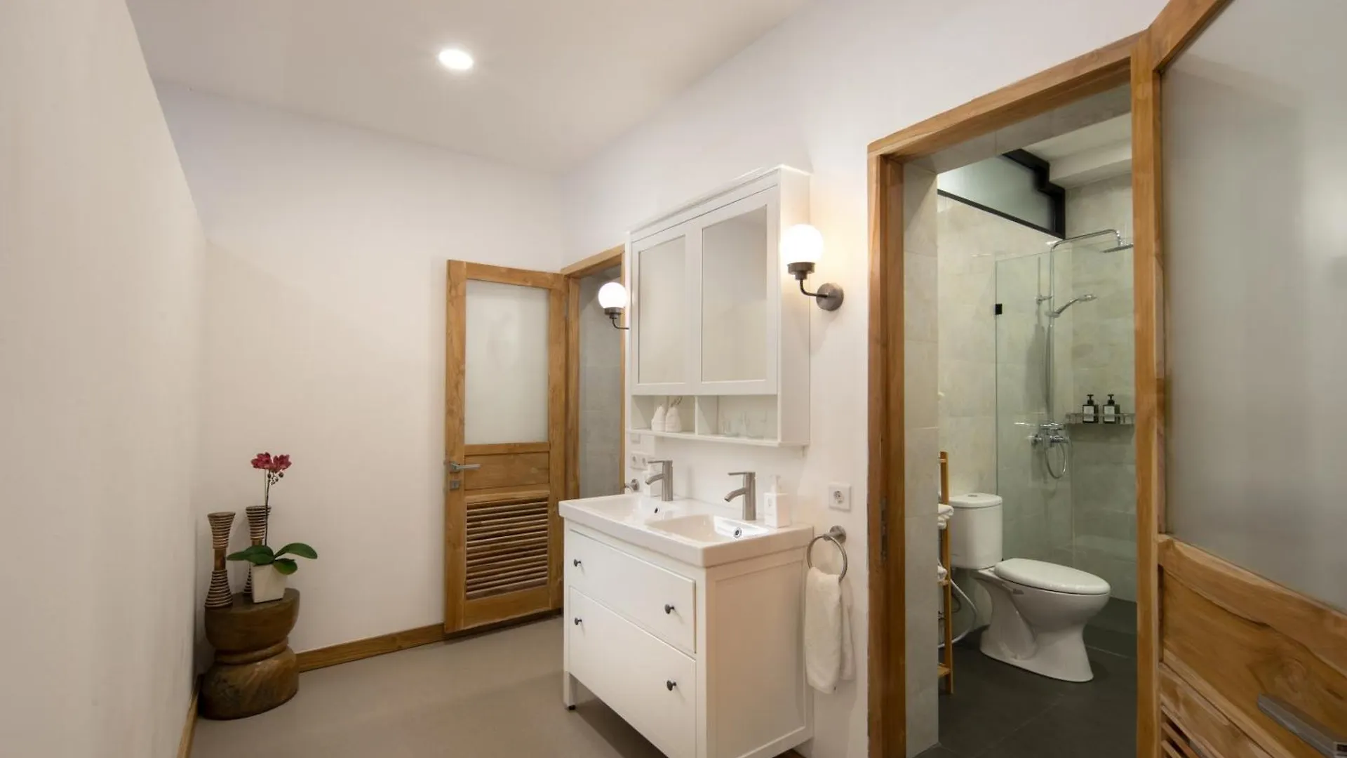Big Private 11 Bed, 12,5 Bath, Rosefield Villa With Pool, Close To The Beach Canggu   Canggu (Bali)