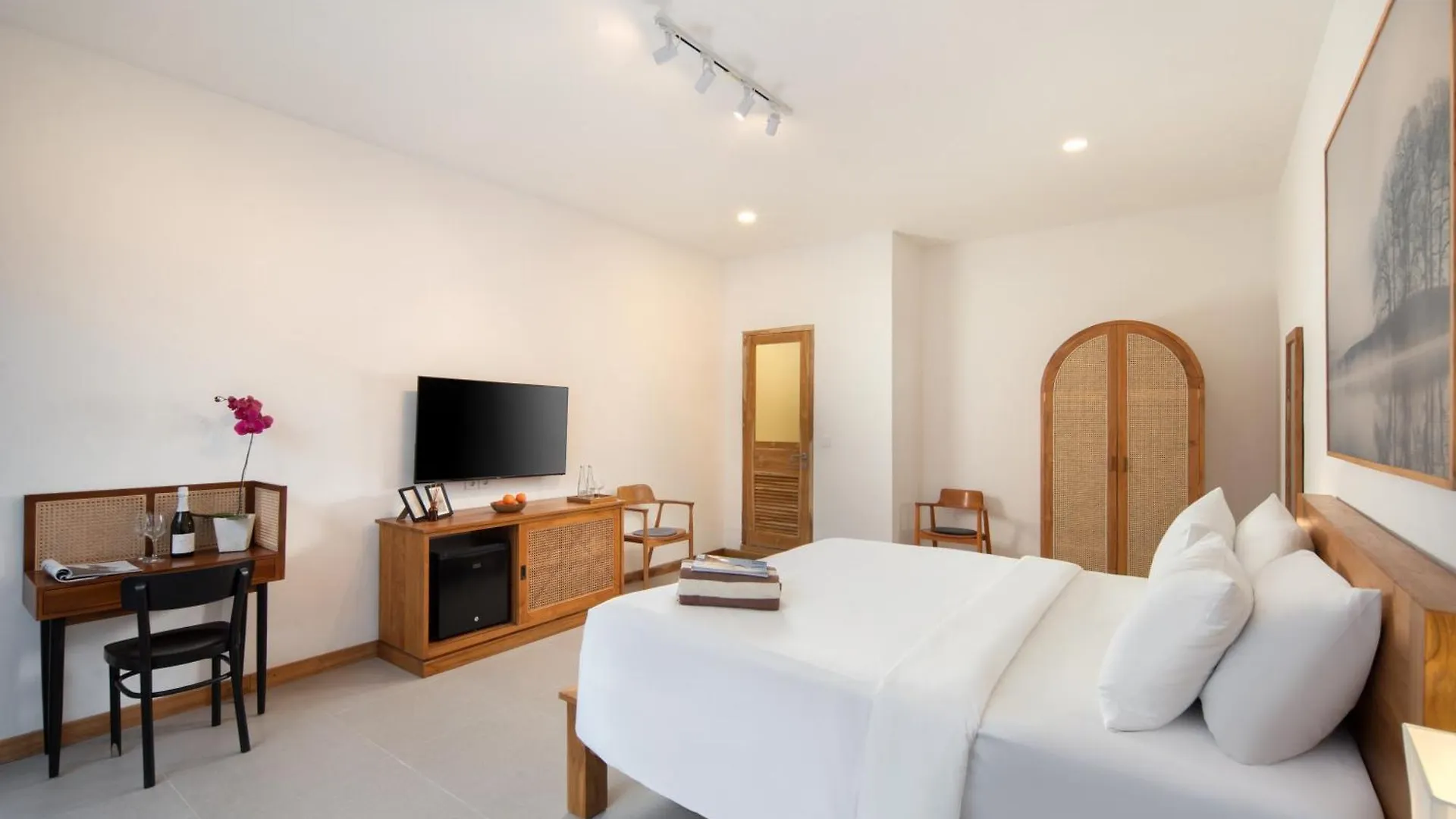 Big Private 11 Bed, 12,5 Bath, Rosefield Villa With Pool, Close To The Beach Canggu  0*, Canggu (Bali)