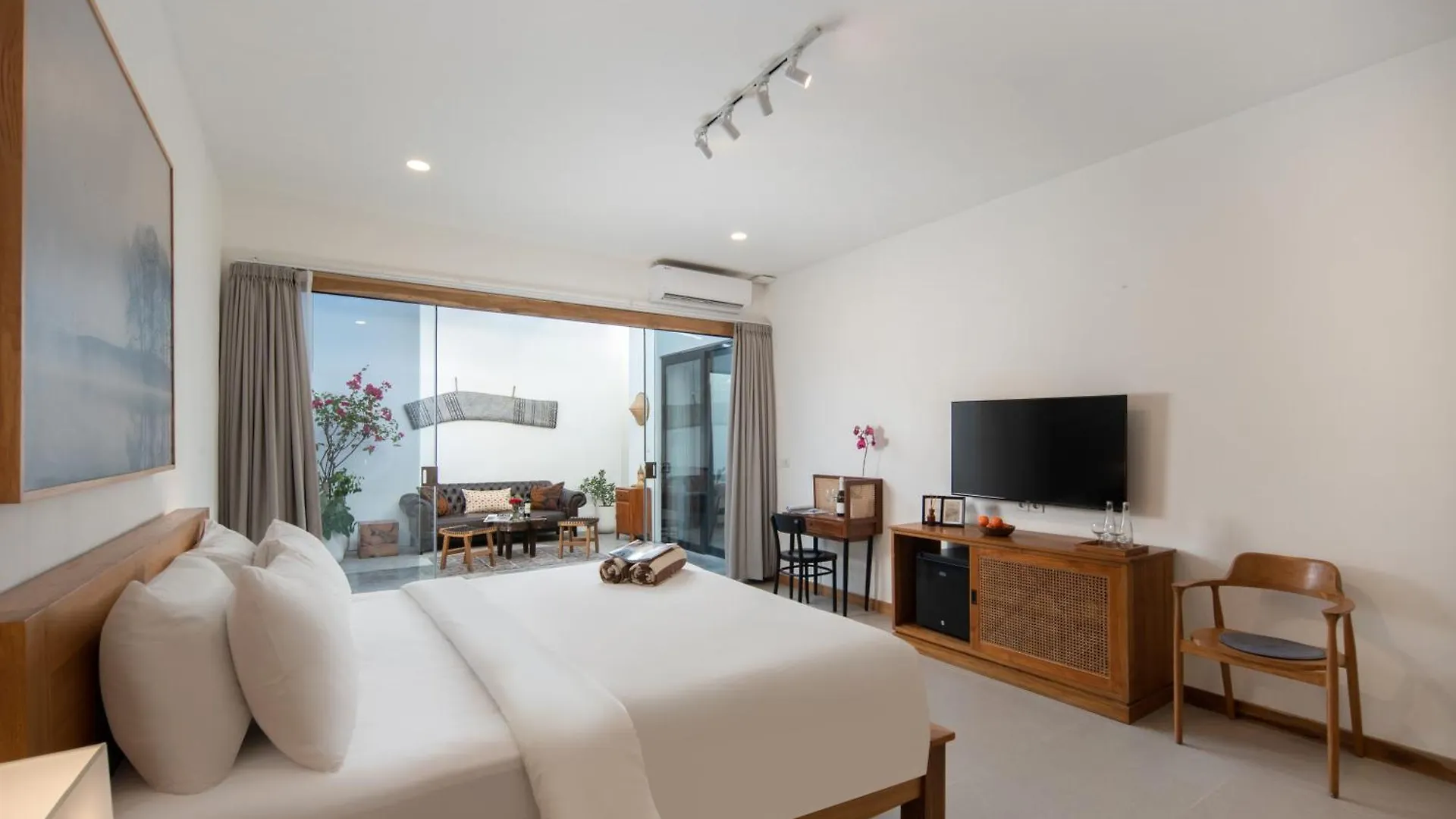 Big Private 11 Bed, 12,5 Bath, Rosefield Villa With Pool, Close To The Beach Canggu