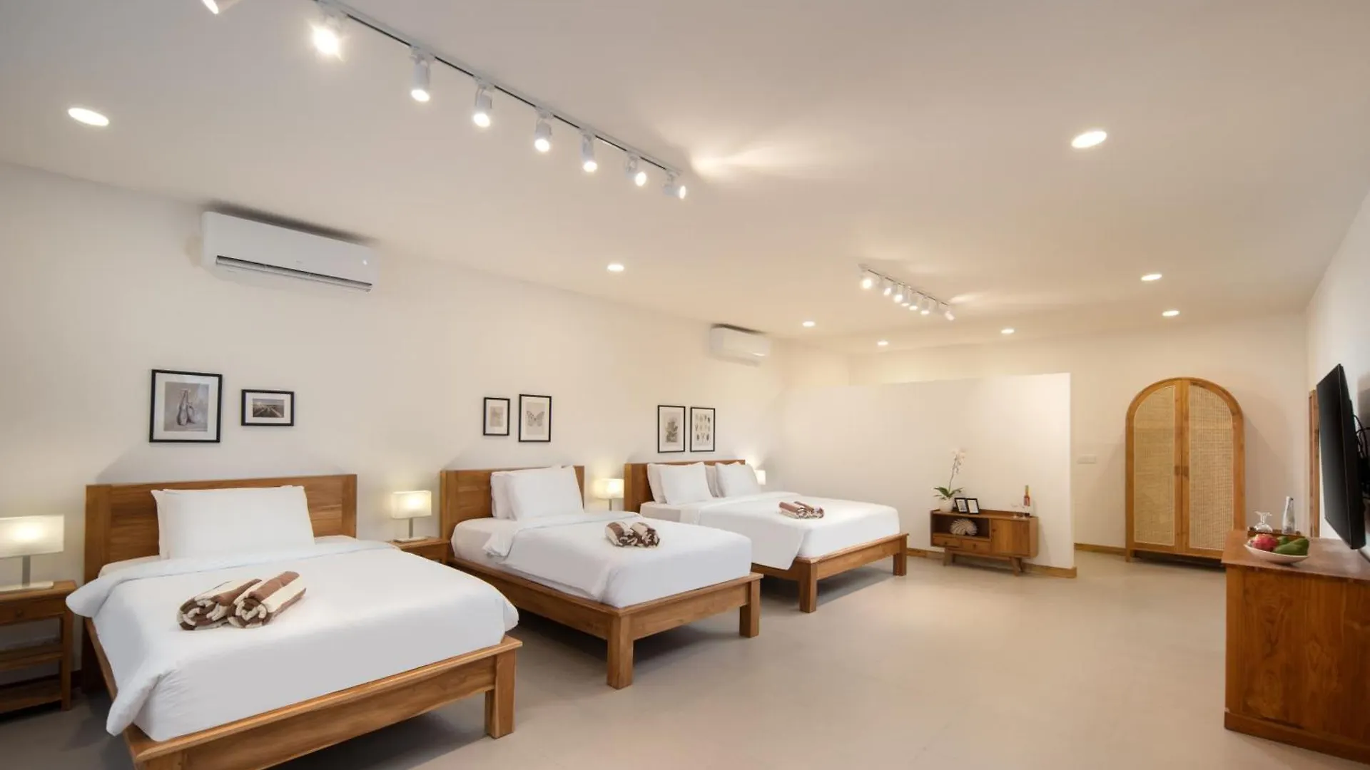 Big Private 11 Bed, 12,5 Bath, Rosefield Villa With Pool, Close To The Beach Canggu
