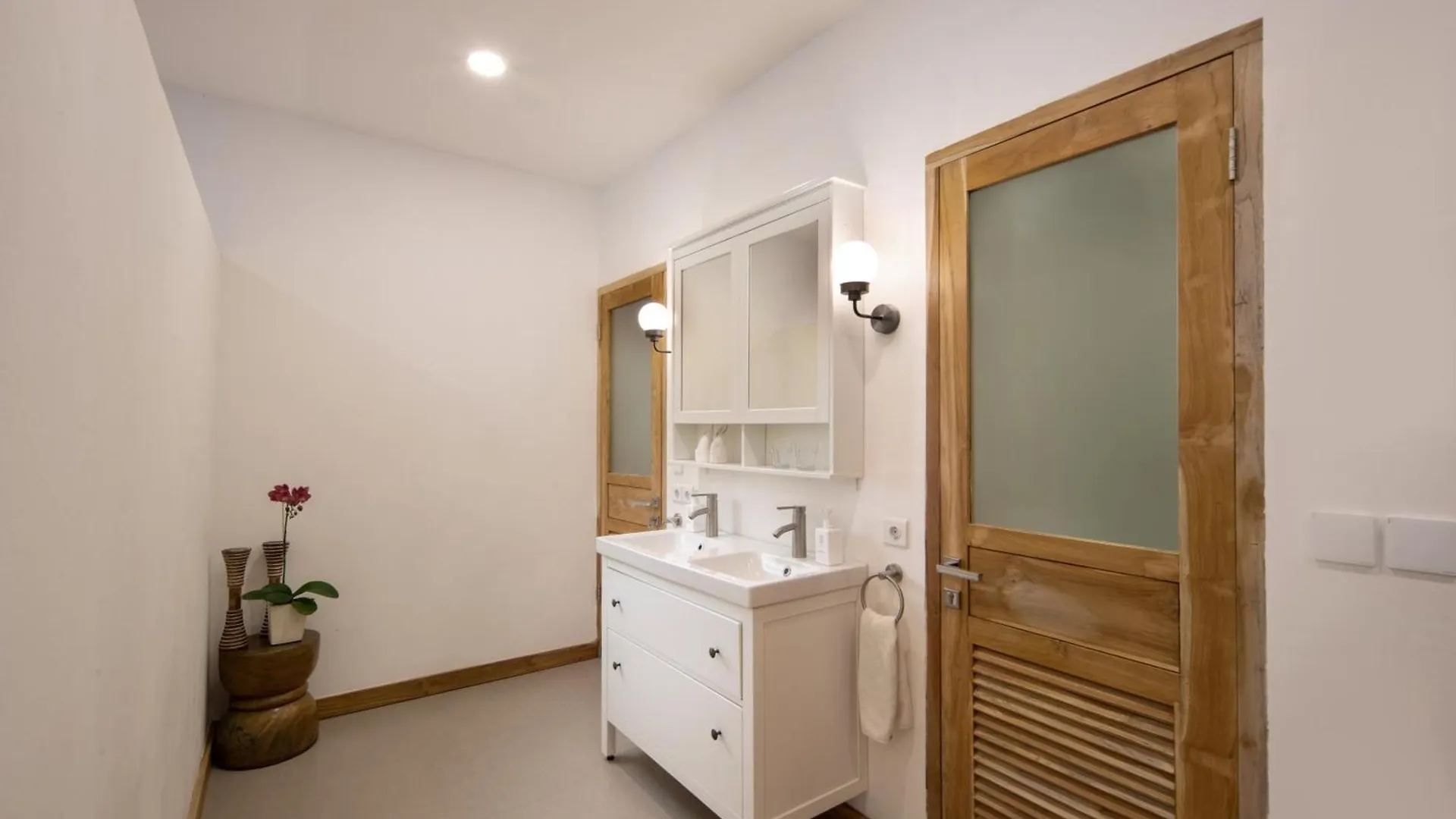 קנגו Big Private 11 Bed, 12,5 Bath, Rosefield Villa With Pool, Close To The Beach